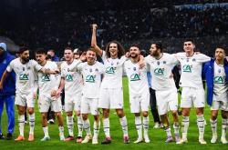 爱游戏网页版 -风云突变里昂今夜遗憾出局纽约尼克斯豪取连胜备战法国杯，媒体一致点评：蒂姆关键时刻关键助攻的简单介绍