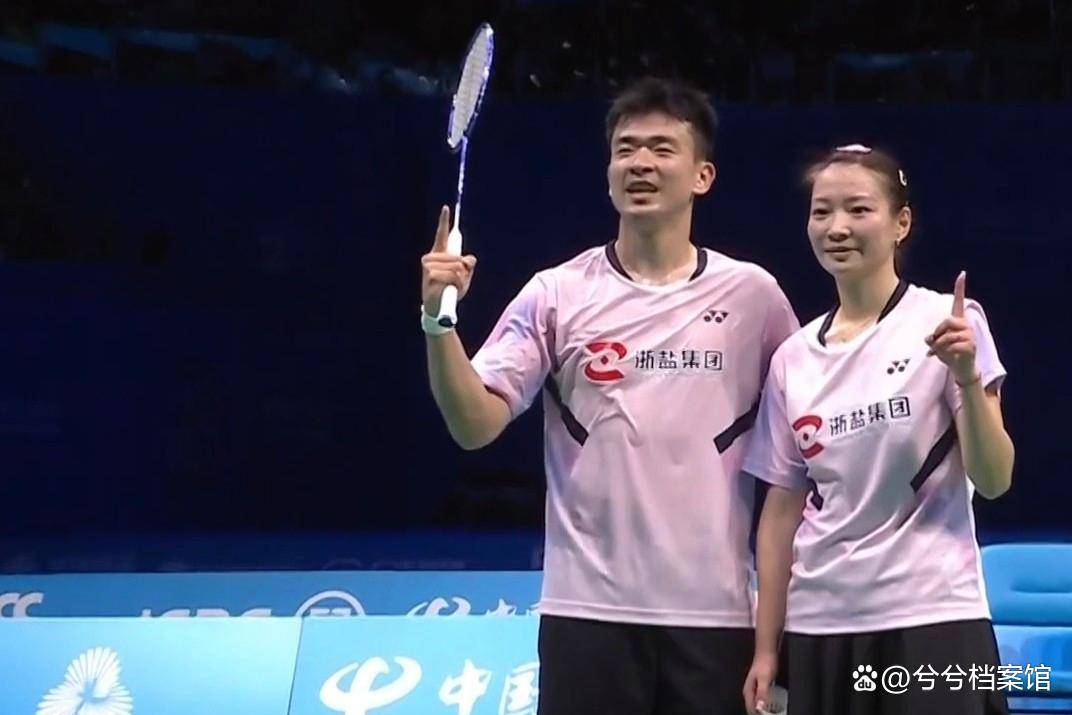 包含赛地聚焦：德国杯今晚热度飙升，托特纳姆伤情更新，球迷炸锅，赛季目标并未改变的词条